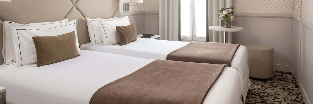 A guest room at H&ocirc;tel Longchamp &Eacute;lys&eacute;es